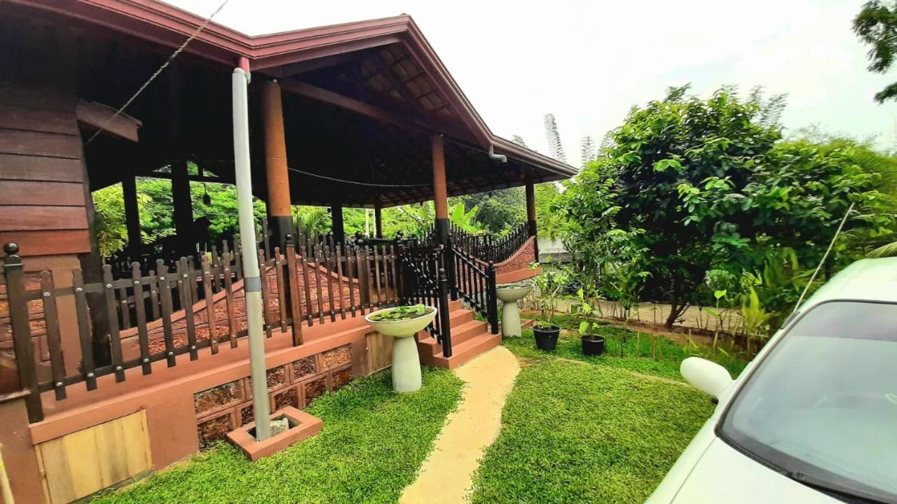 Loveena By H.S. Restaurant & Guest Tangalle Exterior foto
